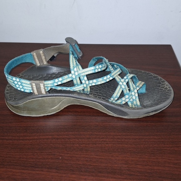 Chaco turquoise strappy flat thong sandals in a size 8m. - Picture 3 of 10